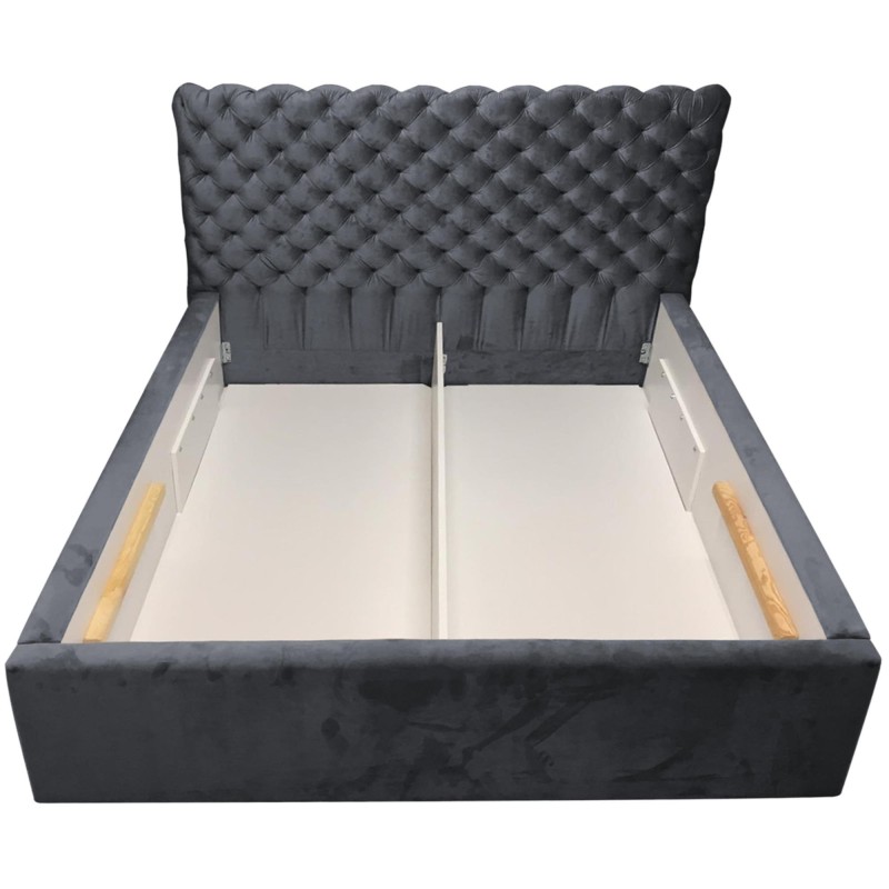 Łóżko tapicerowane z wezgłowiem Figgo na białym tle skrzynia