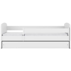 Łóżko dziecięce dla dziewczynki i chłopca na białym tle