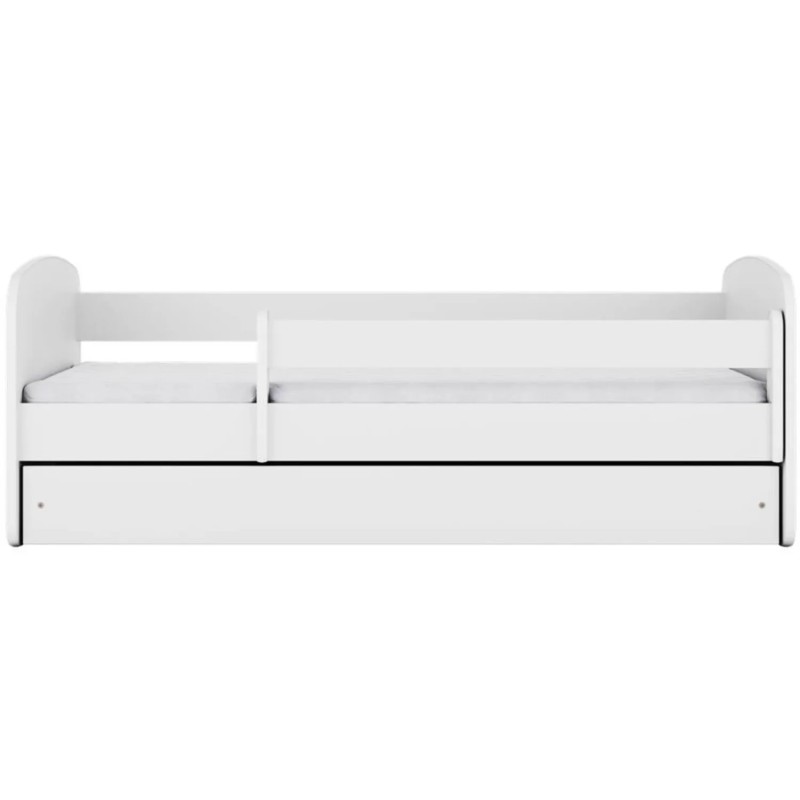 Łóżko dziecięce dla dziewczynki i chłopca na białym tle