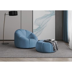 zestaw wypoczynkowy loft fotel + pufa w aranżacji w salonie niebieski