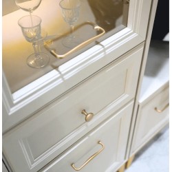 Charlott | Wąska witryna z przeszklonym frontem